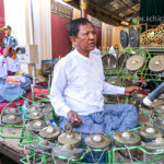 Musiker beim Tempelfest in der Shwezigon Pagode, Bagan, Myanmar, Asien