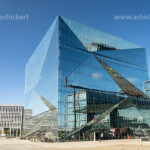 Das moderne Bürogebäude Cube Berlin auf dem Washingtonplatz Berlin, Deutschland | Smart Commercial Building Cube Berlin on Washingtonplatz square Berlin, Germany