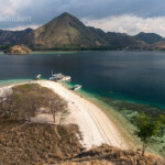 Strand der Insel Kelor am Rand des Nationalpark Komodo, Nusa Tenggara, Indonesien | beach of Kelor Island on the edge of Komodo National Park, Nusa Tenggara, Indonesia