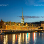 die ehemalige Börse Børsen am Holmens Kanal in der Abenddämmerung, Kopenhagen, Dänemark, Europa | former stock exchange Børsen at Holmens Canal at dusk, Copenhagen, Denmark, Europe