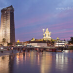 riesiger Gopuram und Statue von Lord Shiva des Murudeshwar Tempel bei Nacht, Murudeshwar, Karnataka, Indien, Asien | giant gopura and Lord Shiva statue at Murudeshwar temple at night, Murudeshwar, Karnataka, India, Asia