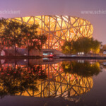 Das Nationalstadion im Olympiapark in der Abenddämmerung, Peking / Beijing, Volksrepublik China, Asien | National Stadium at dusk, Olympic Park Beijing, People's Republic of China, Asia