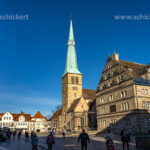 Kirche St. Nicolai und das Hochzeitshaus in Hameln, Niedersachsen, Deutschland,, Europa | St. Nicolai church and the Hochzeitshaus in Hamelin, Lower Saxony, Germany, Europe