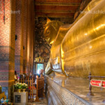 riesiger liegender goldener Buddha im Tempel Wat Pho, Bangkok, Thailand, Asien | giant reclining golden Buddha of the temple Wat Pho, Bangkok, Thailand, Asia