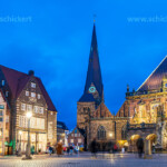 Liebfrauenkirche und das Bremer Rathaus in der Abenddämmerung, Freie Hansestadt Bremen, Deutschland, Europa | The Church of Our Lady and Bremen City Hall at dusk, Free Hanseatic City of Bremen, Germany, Europe