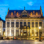 Der Schütting, das Gebäude der Bremer Kaufmannschaft in der Abenddämmerung, Freie Hansestadt Bremen, Deutschland, Europa | The Schütting, house of the Bremen merchants at dusk, Free Hanseatic City of Bremen, Germany, Europe