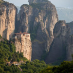 Das Kloster Rousannou, eines der orthodoxen Meteora-Klöster, UNESCO-Weltkulturerbe in Thessalien, Griechenland | Rousannou Monastery, part of the Meteora complex of Eastern Orthodox monasteries, UNESCO World Heritage in the Plain of Thessaly, Greece