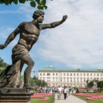 Statue im Mirabellgarten und Schloss Mirabell in Salzburg, Österreich | Statue at the Gardens in Mirabell Palace, Cathedral and Salzburg fortress in Salzburg, Austria