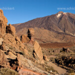 Felsformation Roques de Garcia und der Berg Pico del Teide, Teide Nationalpark, Insel Teneriffa, Kanarische Inseln, Spanien, Europa | rock formation Roques de Garcia and mount Pico del Teide, Teide National Park, Tenerife, Canary Islands, Spain, Europe
