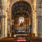Innenraum der Kirche Igreja de Nossa Senhora da Oliveira, Guimaraes, Portugal, Europa | Igreja de Nossa Senhora da Oliveira Guimaraes church interior, Portugal, Europe