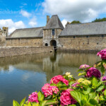 Ruine des Schloss Gratot Château de Gratot, Normandie, Frankreich | Château de Gratot castle ruin, Gratot, Normandy, France