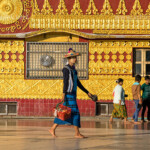 Besucher im Tempelkomplex am Goldenen Felsen Kyaiktiyo, Kyaikto, Myanmar, Asien | visitor at the temple complex above the Golden Rock Kyaiktiyo, Kyaikto, Myanmar, Asia