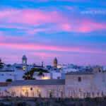 Stadtansicht Conil in der Abenddämmerung, Conil de la Frontera, Costa de la Luz, Andalusien, Spanien | Conil cityscape at dusk, Conil de la Frontera, Costa de la Luz, Andalusia, Spain
