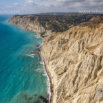 Strand an der Steilküste vom Kap Aspro bei Pissouri aus der Luft gesehen, Zypern, Europa | Aerial view of a beach at the steep coast of Cape Aspro near Pissouri, Cyprus, Europe