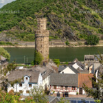 Blick auf Oberwesel mit dem Ochsenturm und der Rhein, Welterbe Oberes Mittelrheintal, Oberwesel, Rheinland-Pfalz, Deutschland | Arial view of Oberwesel with Ochsenturm Tower and the Rhine river, world heritage Upper Middle Rhine Valley, Oberwesel, Rhineland-Palatinate, Germany