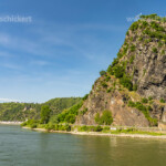 Der markanteSchieferfelsen Loreley bei Sankt Goarshausen und der Rhein, Welterbe Oberes Mittelrheintal, Rheinland-Pfalz, Deutschland | the steep slate rock Lorelei and the Rhine river near Sankt Goarshausen, world heritage Upper Middle Rhine Valley, Rhineland-Palatinate, Germany