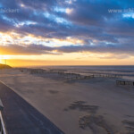 Sonnenuntergang an der Strandpromenade von De Haan, Belgien | Sunset at the beach promenade in De Haan, Belgium