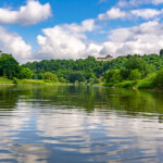 Die Weser und Schloss Fürstenberg, Fürstenberg an der Weser, Nordrhein-Westfalen, Deutschland, Europa | Wesewr river and Fürstenberg Palace, Fürstenberg an der Weser, North Rhine-Westphalia, Germany, Europe