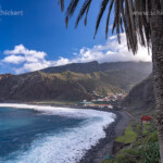 Der Strand Playa Hermigua und der Ort Hermigua, La Gomera, Kanarische Inseln, Spanien | Playa Hermigua beach and Hermigua, La Gomera, Canary Islands, Spain