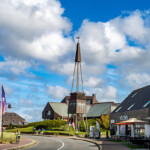 Hafenstrasse und Katholische Kirche St. Raphael in List, Insel Sylt, Kreis Nordfriesland, Schleswig-Holstein, Deutschland, Europa | Hafenstrasse street and the catholic St. Raphael church, List, Sylt island, district of North Friesland, Schleswig-Holstein, Germany, Europe