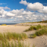 Dünen an der Küste des Ellenbogen und der Leuchtturm List-Ost, List, Insel Sylt, Kreis Nordfriesland, Schleswig-Holstein, Deutschland, Europa | The Elbow coast dunes and the List-East Lighthouse, List, Sylt island, district of North Friesland, Schleswig-Holstein, Germany, Europe