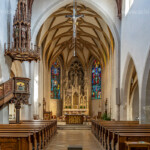 Innenraum der Stadtpfarrkirche Mariä Himmelfahrt in Kelheim, Niederbayern, Bayern, Deutschland | The Church of the Assumption of the Virgin Mary interior, Kelheim, Lower Bavaria, Bavaria, Germany