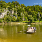 Die Seilfähre Weltenburg-Stausacker über die Donau bei Weltenburg, Bayern, Deutschland | The Danube Reaction ferry Weltenburg-Stausacker near Weltenburg, Bavaria, Germany
