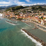 Stadtansicht und Hafen Riva Ligure aus der Luft gesehen, Riviera di Ponente, Ligurien, Italien, Europa | Aerial view of Riva Ligure and the harbour, Riviera di Ponente, Liguria, Italy, Europe