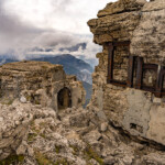 Der Posten Vezzena auf dem Gipfel des Berg Pizzo di Levico im Valsugana, Trentino, Italien, Europa | The fortress Forte di Cima Vezzena on the summit of mount Pizzo di Levico, Valsugana, Trentino, Italy, Europe