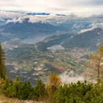 Blick vom Gipfel des Berg Pizzo di Levico auf die Seen im Suganertal, Trentino, Italien, Europa | View from the summit of mount Pizzo di Levico to the lakes of the Valsugana valley, Trentino, Italy, Europe