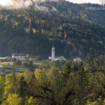 Die Kirche St. Martin in Vattaro und die Landschaft des Valsugana, Trentino, Italien, Europa | St. Martin church in Vattaro and the landscape of the Valsugana, Trentino, Italy, Europe