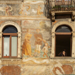 Die bemalte Fassade der Häuser Case Cazuffi Rella am Domplatz in Trient, Trentino, Italien, Europa | The painted facade of Case Cazuffi Rella on Piazza Duomo in Trento, Trentino, Italy, Europe