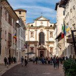 Via Rodolfo Belenzani in der Altstadt und die Kirche Chiesa di San Francesco Saverio in Trient, Trentino, Italien, Europa | Via Rodolfo Belenzani of the old town and the church Chiesa di San Francesco Saverio in Trento, Trentino, Italy, Europe