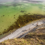 Strand und die Kreidefelsen an der Ostseeküste im Nationalpark Jasmund, Insel Ruegen, Mecklenburg-Vorpommern, Deutschland | Beach and chalk cliffs on the baltic coast of the Jasmund National Park, Ruegen island, Mecklenburg-Vorpommern, Germany