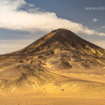 Landschaft der Schwarzen Wüste im ägyptischen Teil der Libyschen Wüste, Ägypten, Afrika | Landscape of the Black Desert National Park, Egypt, Africa