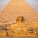 Die Große Sphinx und die Chephren-Pyramide in Gizeh, Ägypten, Afrika | The Great Sphinx and the pyramid of Khafre or Chephren in Giza, Egypt, Africa