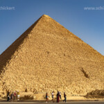 Touristen bei den Pyramiden von Gizeh, Ägypten, Afrika | Tourists at the pyramids in Giza, Egypt, Africa