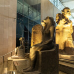 Statue der Löwengöttin Sekhmet im Grand Egyptian Museum in Gizeh, Ägypten, Afrika | Lion godess Sekhmet Statue at the Grand Egyptian Museum interior, Giza, Egypt, Africa