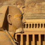 Sphinx am Totentempel der Hatschepsut und des Mentuhotep II in Deir el-Bahari, Theben West bei Luxor, Ägypten, Afrika | Sphinx at the Mortuary temple of Hatshepsut and Nebhepetre Mentuhotep in Deir el-Bahari or Dayr al-Bahri, Thebes near Luxor, Egypt, Africa