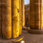 Säulenhalle im Luxor-Tempel in Luxor in der Abenddämmerung, Ägypten, Afrika | Colonnade of the Luxor Temple in Luxor at dusk, Egypt, Africa