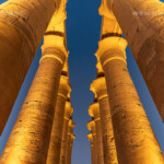 Säulengang im Luxor-Tempel in Luxor in der Abenddämmerung, Ägypten, Afrika | Colonnade of the Luxor Temple in Luxor at dusk, Egypt, Africa