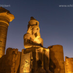 Ramses Statue im Luxor-Tempel in Luxor in der Abenddämmerung, Ägypten, Afrika | Statue of Ramesses at the Luxor Temple in Luxor at dusk, Egypt, Africa