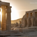 Sonnenuntergang am Ramesseum, Totentempel von Ramses II in der thebanischen Nekropole bei Luxor, Ägypten, Afrika | Sunset at the Ramesseum, memorial temple or mortuary temple of Pharaoh Ramesses II in the Theban Necropolis near Luxor, Egypt, Africa