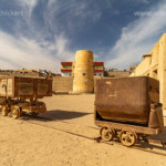 Waggons im Innenhof des osmanische Fort Sultans Selims in Al-Qusair oder El Quseir, Ägypten, Afrika | Railroad cars at the Courtyard of the Ottoman El Qoseir Fort, El Qoseir, Egypt, Africa
