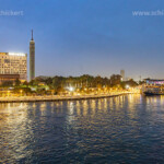 Uferpromenade am Nil auf der Insel Zamalek, Novotel und der Cairo Tower in Kairo in der Abenddämmerung, Ägypten, Afrika | Nile River Proemnade on Zamalek Island, Novotel and the Cairo Tower in Cairo at dusk, Egypt, Africa