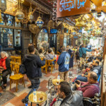 Cafe im Suq Chan el-Chalili n in der Altstadt Kairo , Ägypten, Afrika | Khan el-Khalili bazaar cafe in the historic center in Cairo, Egypt, Africa