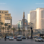 Der zentrale Tahrir-Platz, Midan at-Tahrir oder Platz der Befreiung in der Innenstadt von Kairo, Ägypten, Afrika | The central Tahrir Square in Downtown Cairo, Egypt, Africa