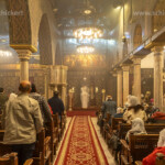 Gottesdienst im Innenraum der Koptisch-Orthodoxen Kirche der Heiligen Jungfrau Maria oder Hängende Kirche in Kairo , Ägypten, Afrika | Worship inside Saint Virgin Mary's Coptic Orthodox Church or Hanging Church in Cairo, Egypt, Africa