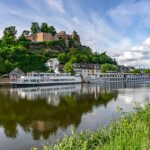 Ausflugsboot Saarstern, Flusskreuzfahrtschiff MS Olympia auf der Saar und die Saarburg in Saarburg, Rheinland-Pfalz, Deutschland | Excursion boat Sarstern and River Cruise Shiip MS Olympia on the Saar River and Saarburg Saar Castle in Saarburg, Rhineland-Palatinate, Germany